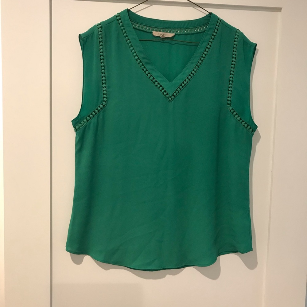 41 Hawthorn Green Sleeveless Blouse with V-Neckline